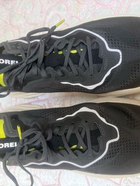 Sorel BRAND NEW NEVER WORN Black/Gray Sneakers with White Trim and Lime Accents
